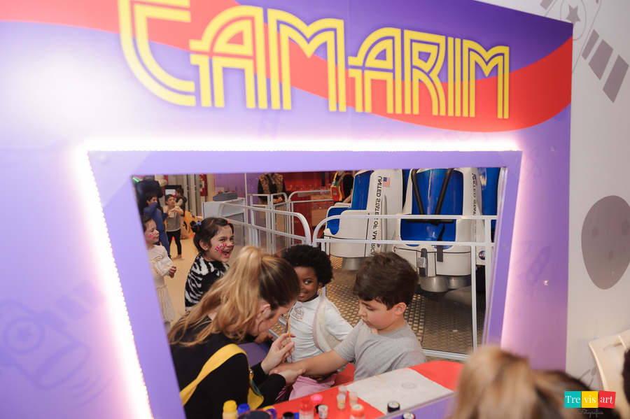 Foto camarim de pintura festa infantil. Tema super herois, Buffet Mundo Kids.