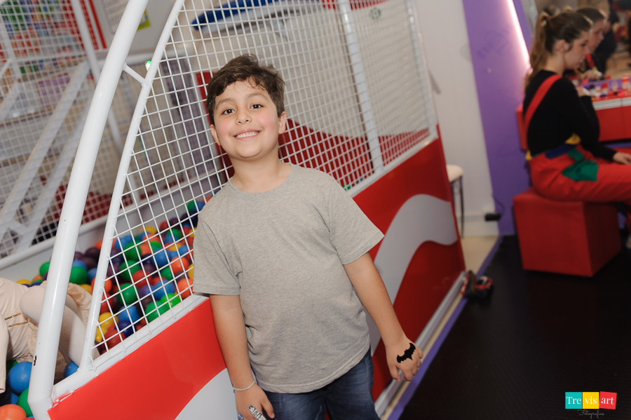 Foto camarim de pintura festa infantil. Tema super herois, Buffet Mundo Kids.