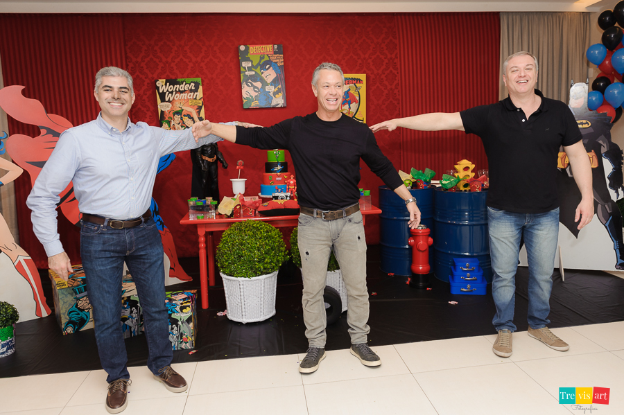 Foto com convidados. Festa infantil.