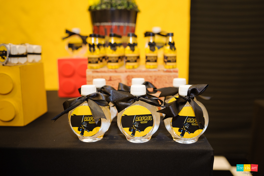 Foto lembrancinha de aniversario infantil, tema Lego Batman. Buffet 4kids.