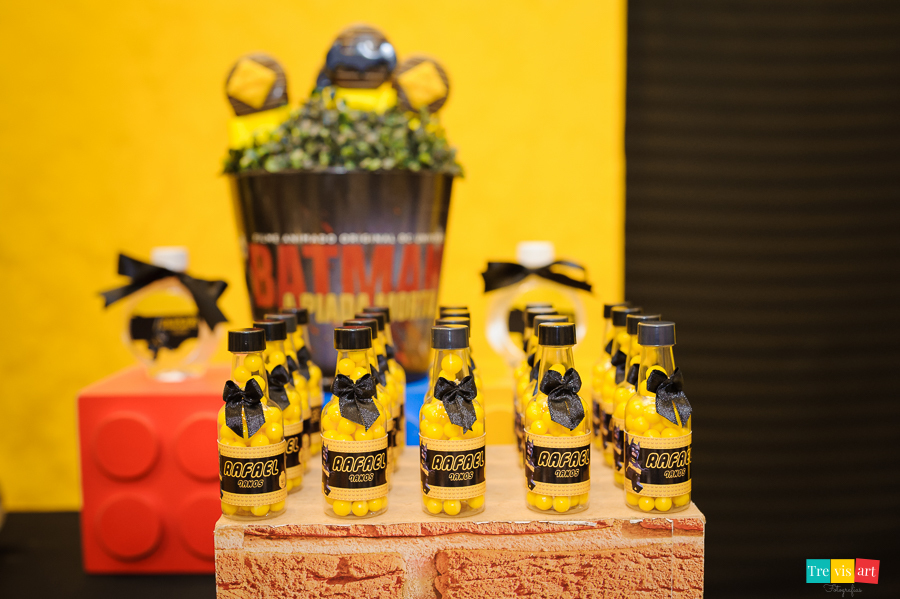 Foto lembrancinha de aniversario infantil, tema Lego Batman. Buffet 4kids.