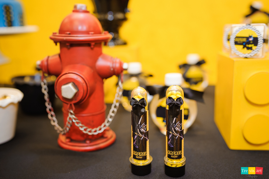 Foto lembrancinha de aniversario infantil, tema Lego Batman. Buffet 4kids.