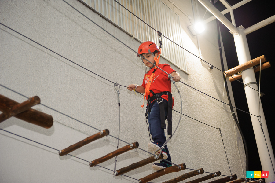 Foto aniversariante na Tirolesa, festa de aniversario infantil. Buffet 4kids