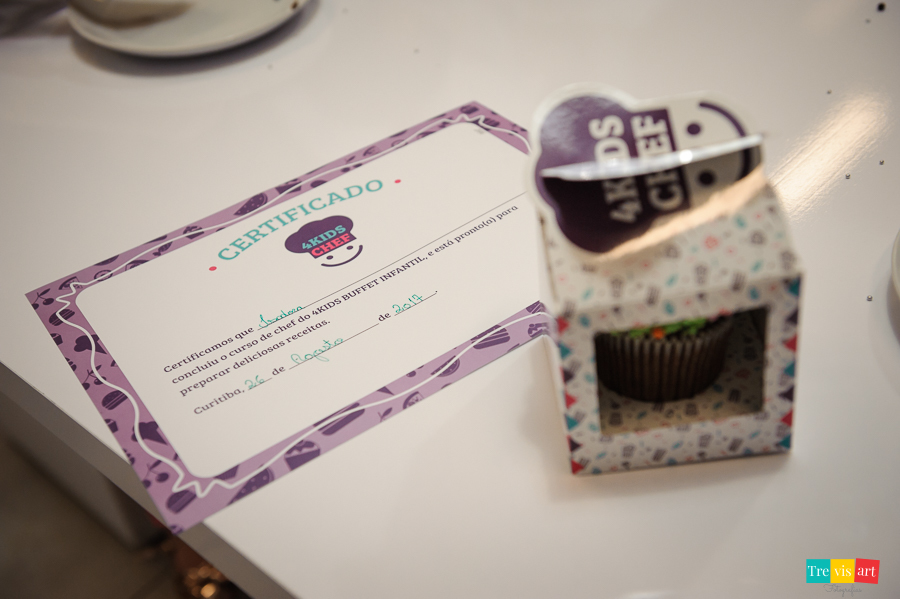 Foto de certificado da confeitaria do buffet 4kids. Foto de festa de aniversario infantil.