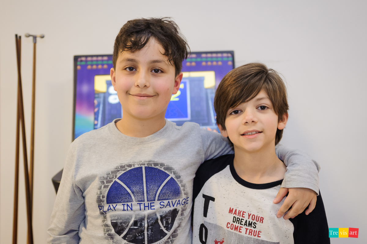 Foto aniversariante com amigos, festa de aniversario infantil. Buffet 4kids.