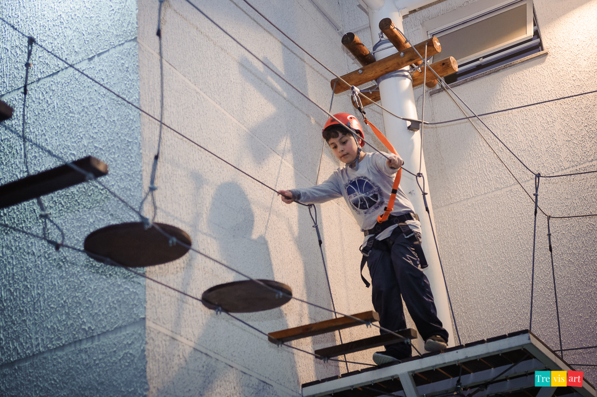Foto aniversariante na tirolesa, festa infantil Curitiba.