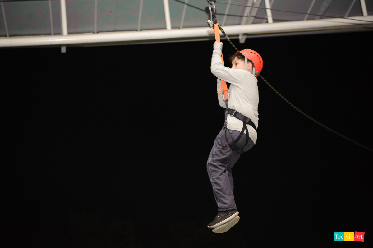 Foto aniversariante na tirolesa, festa infantil Curitiba.