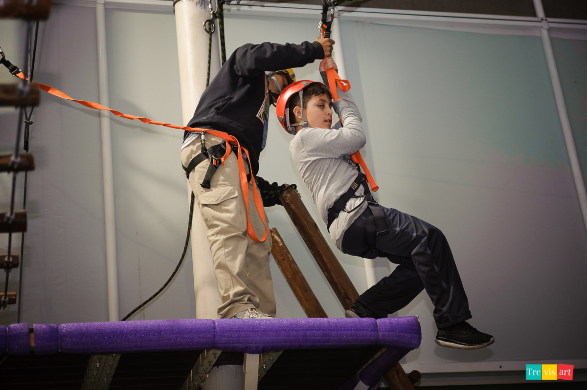 Foto aniversariante na tirolesa, festa infantil Curitiba.