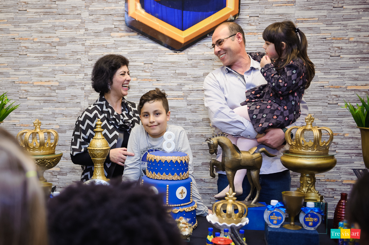 Fotoda  hora do Parabéns, festa de aniversário infantil, tema Clash Royale, Buffet 4kids.