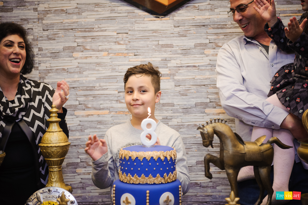 Foto hora do Parabéns, festa de aniversário infantil, tema Clash Royale, Buffet 4kids.