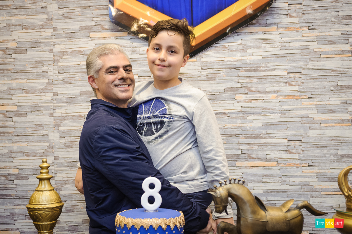 Foto hora do Parabéns, festa de aniversário infantil, tema Clash Royale, Buffet 4kids.