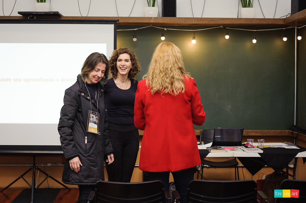 foto pessoas conversando durante o workshop