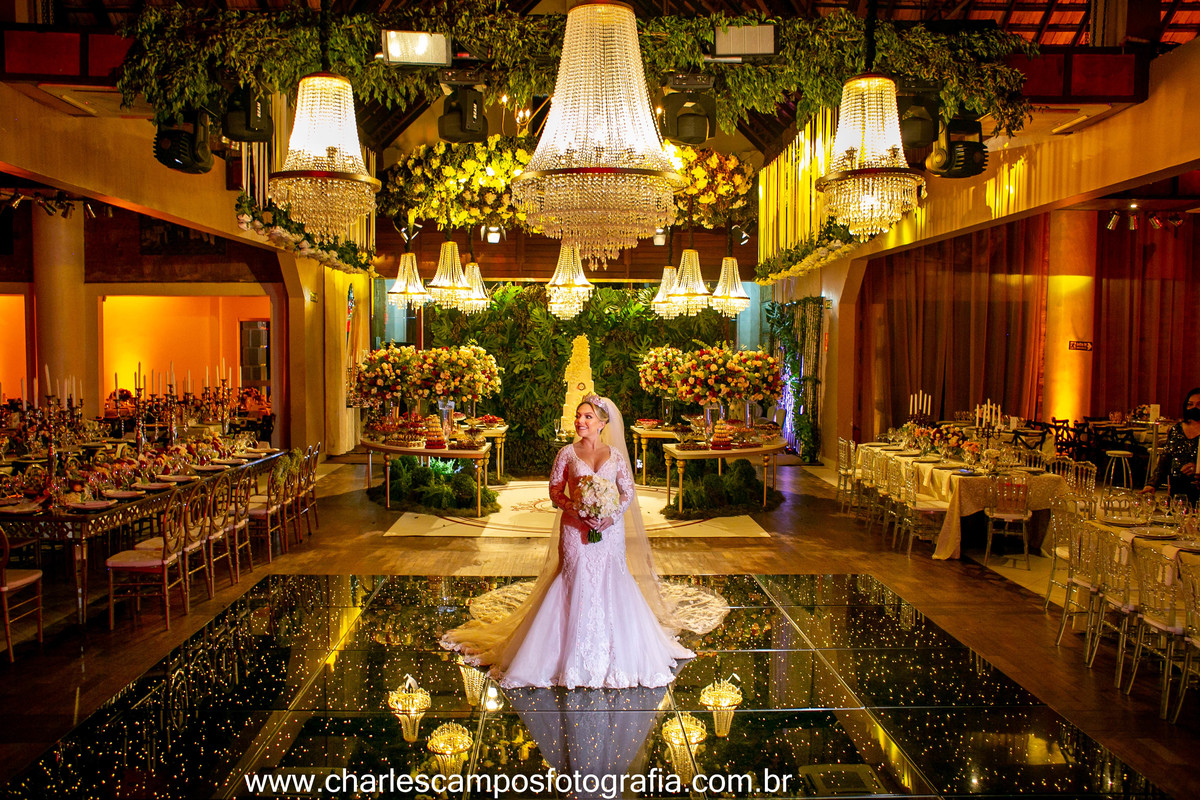 foto de noiva no salão de festa