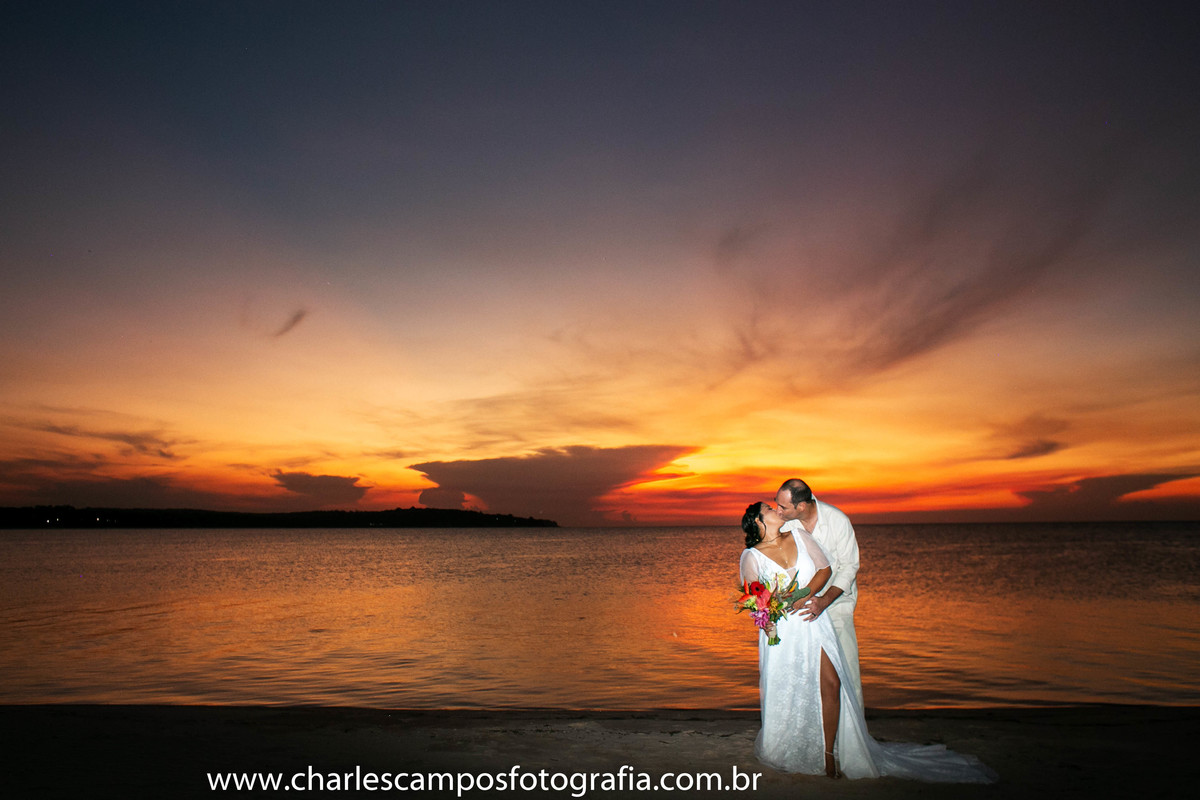 foto de casamento ao por do sol