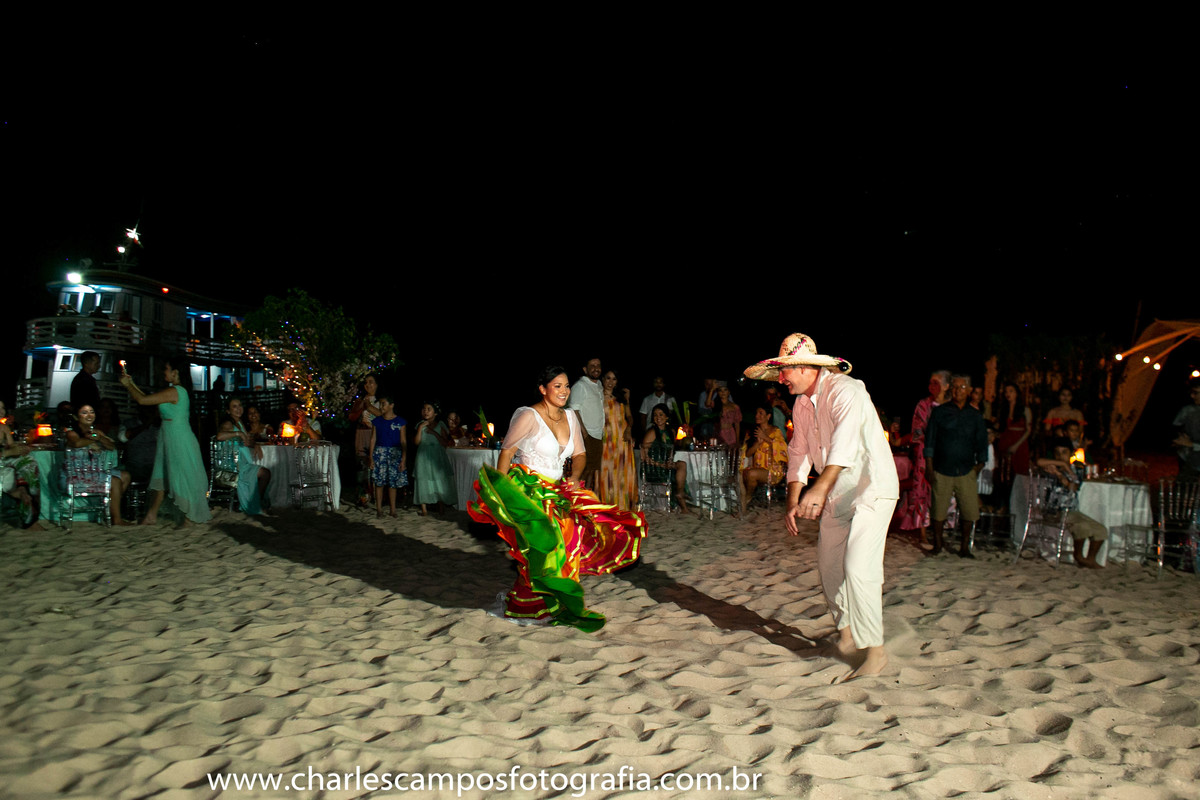 casal dançando carimbó