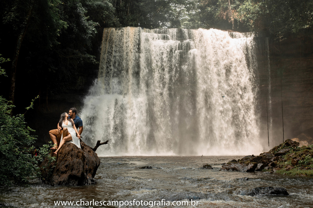 ensaio de casal na cachoeira do green