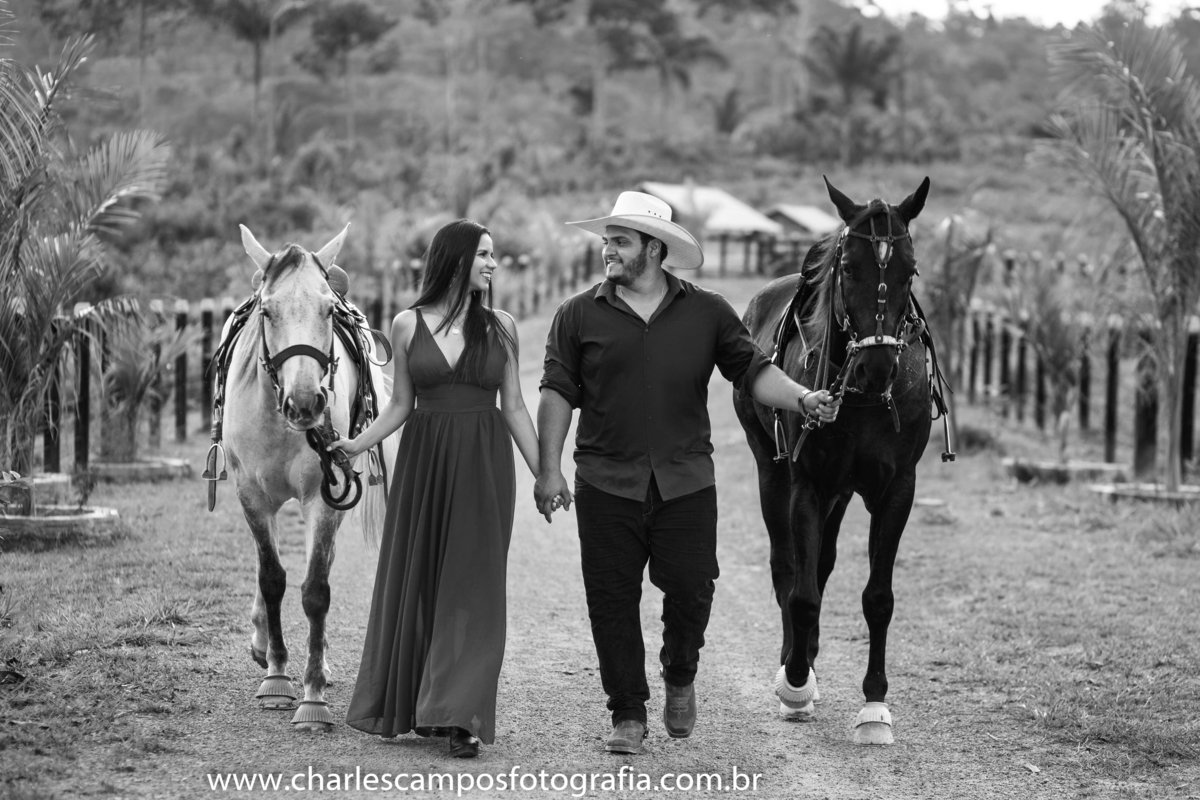 ensaio pre wedding com cavalos na fazenda 