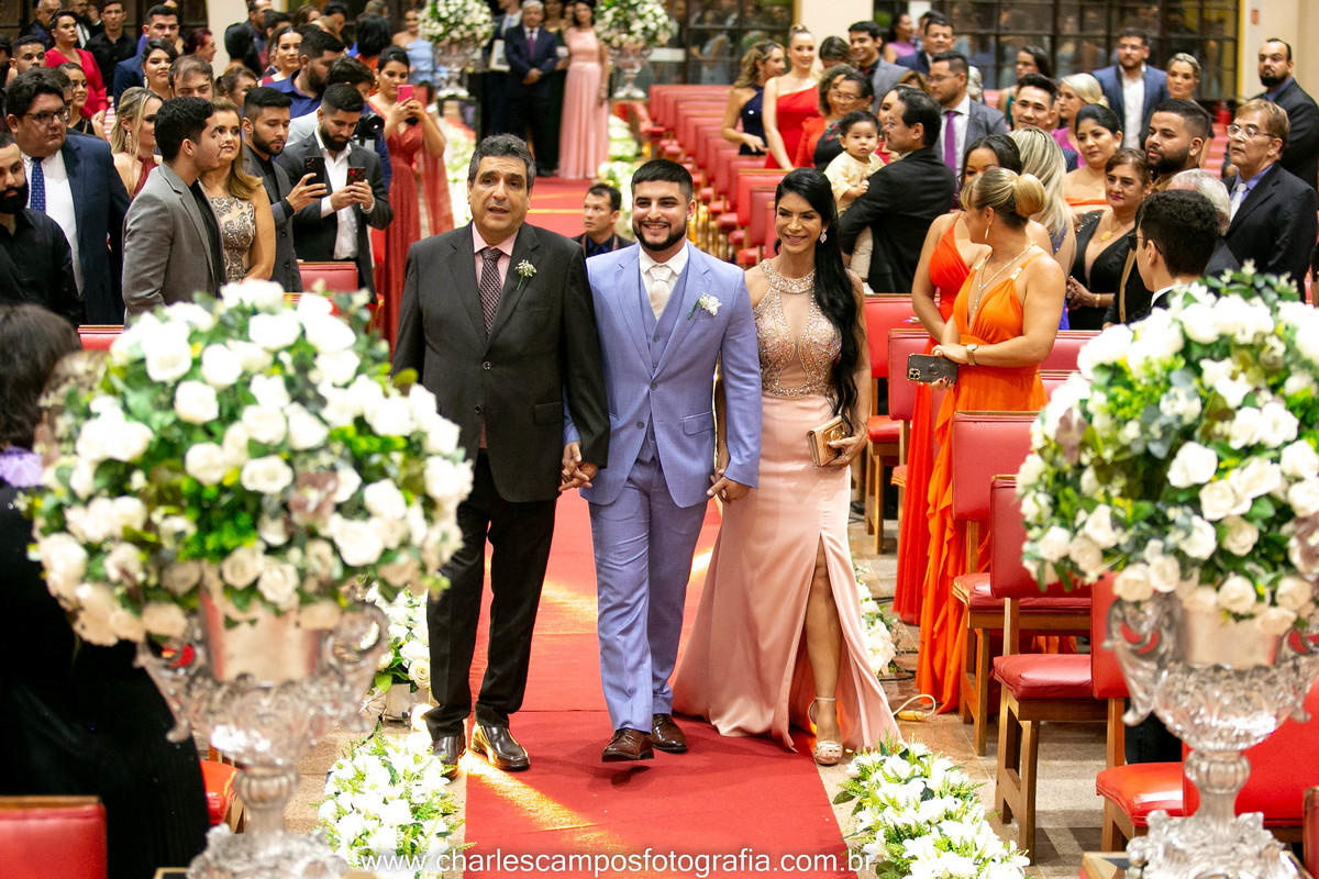 entrada do noivo na igreja