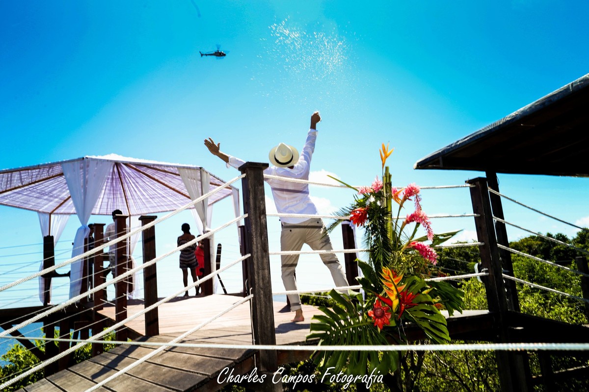 Homenagens de helicóptero dos amigos para os recém casados saulo e analice