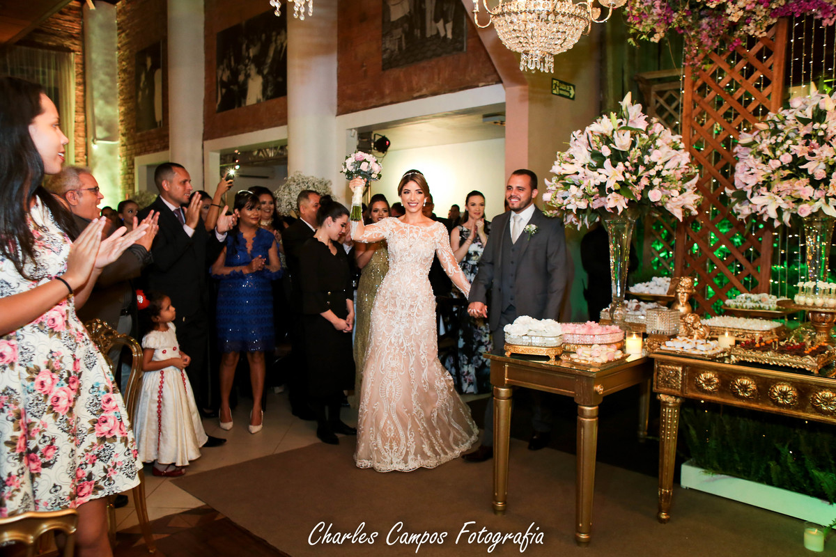 entrada dos noivo na balada