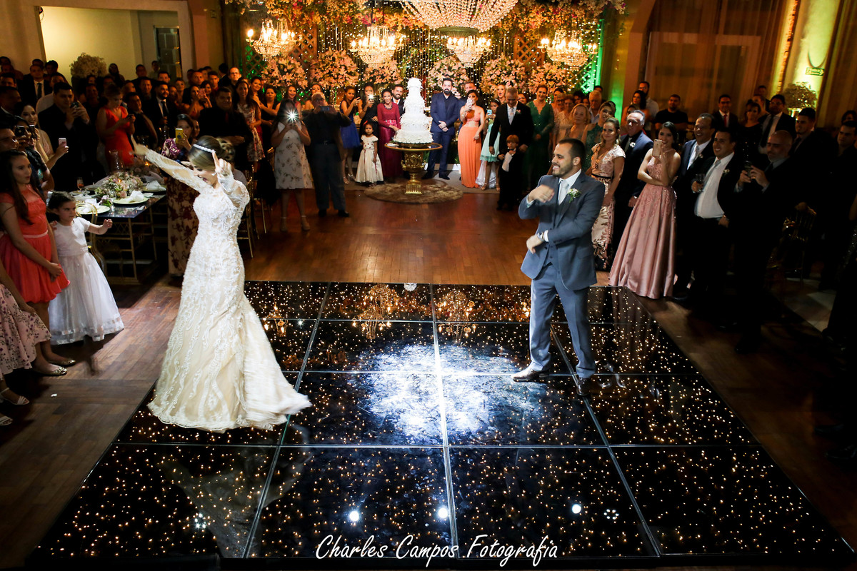 Dança dos noivos na festa