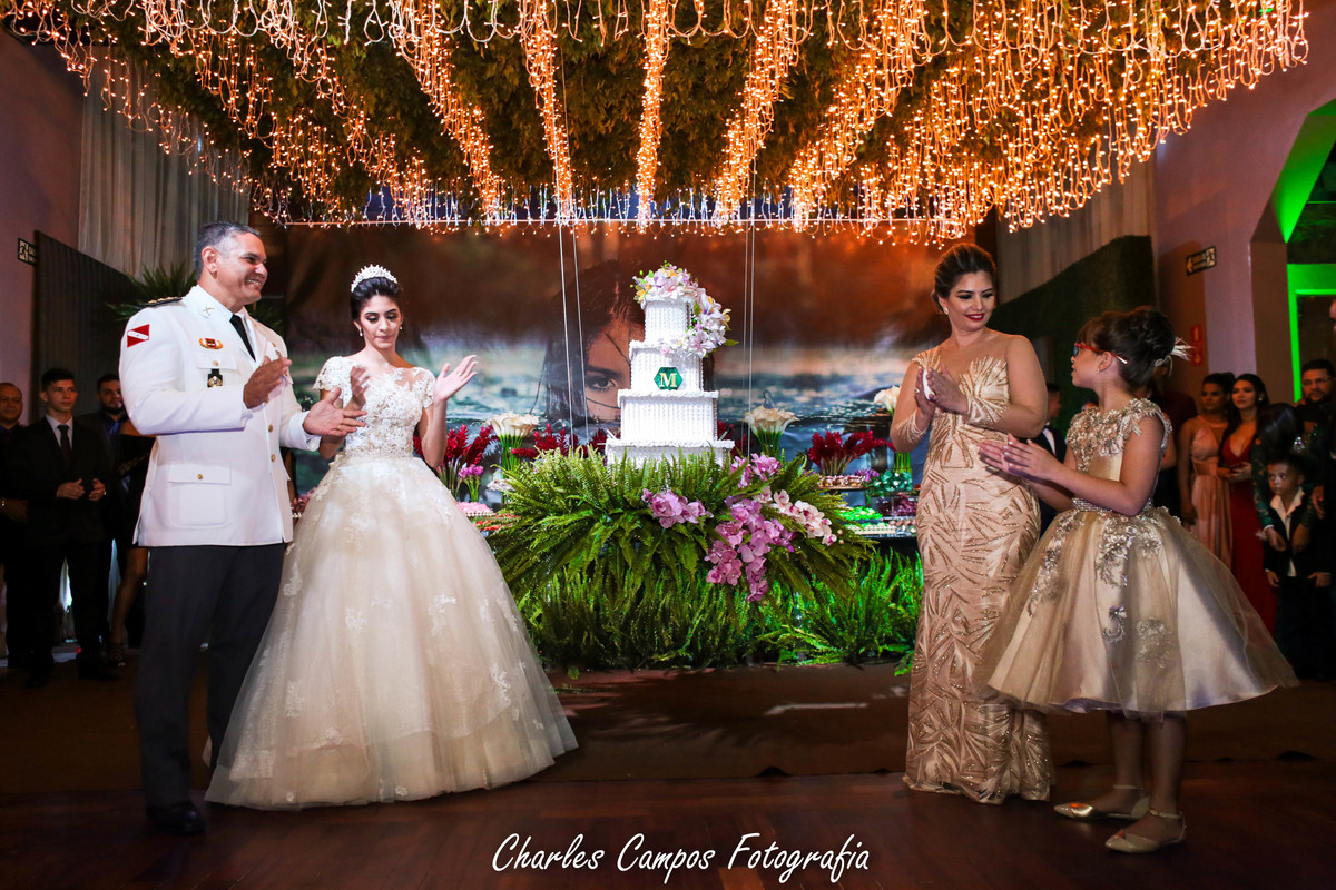 hora do parabéns nos 15 anos 