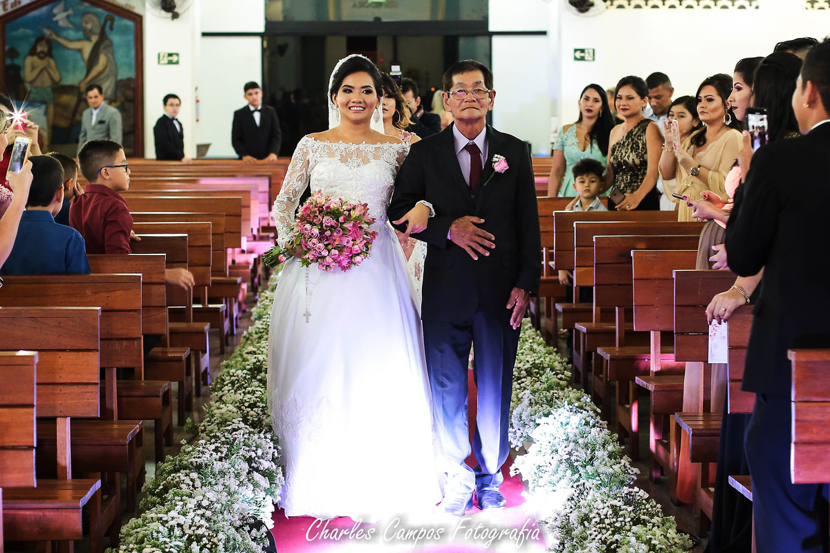 entrada da noiva na igreja