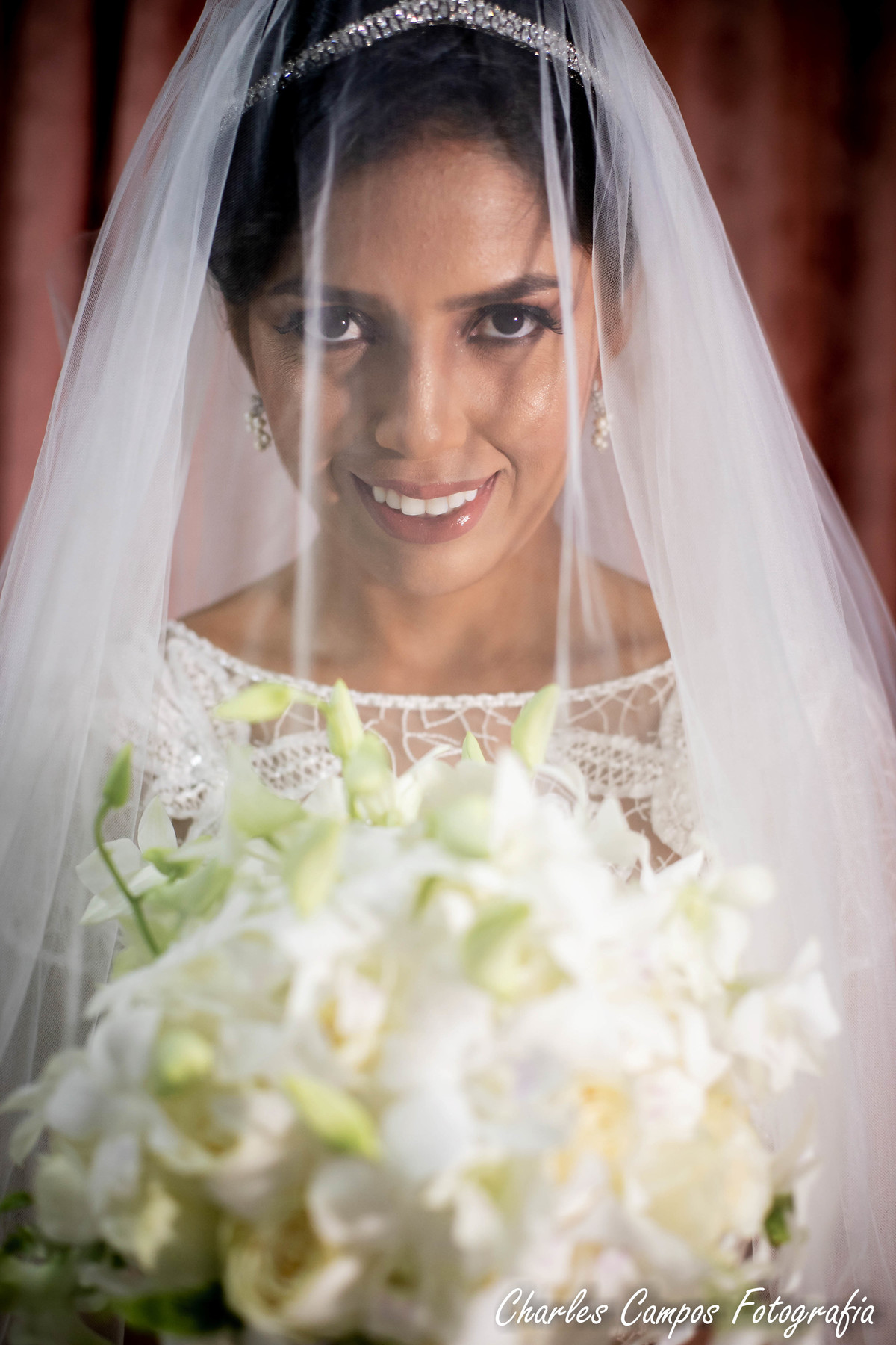 retrado com véu e grinalda