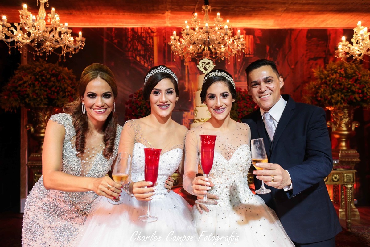 brinde de 15 anos gêmeas