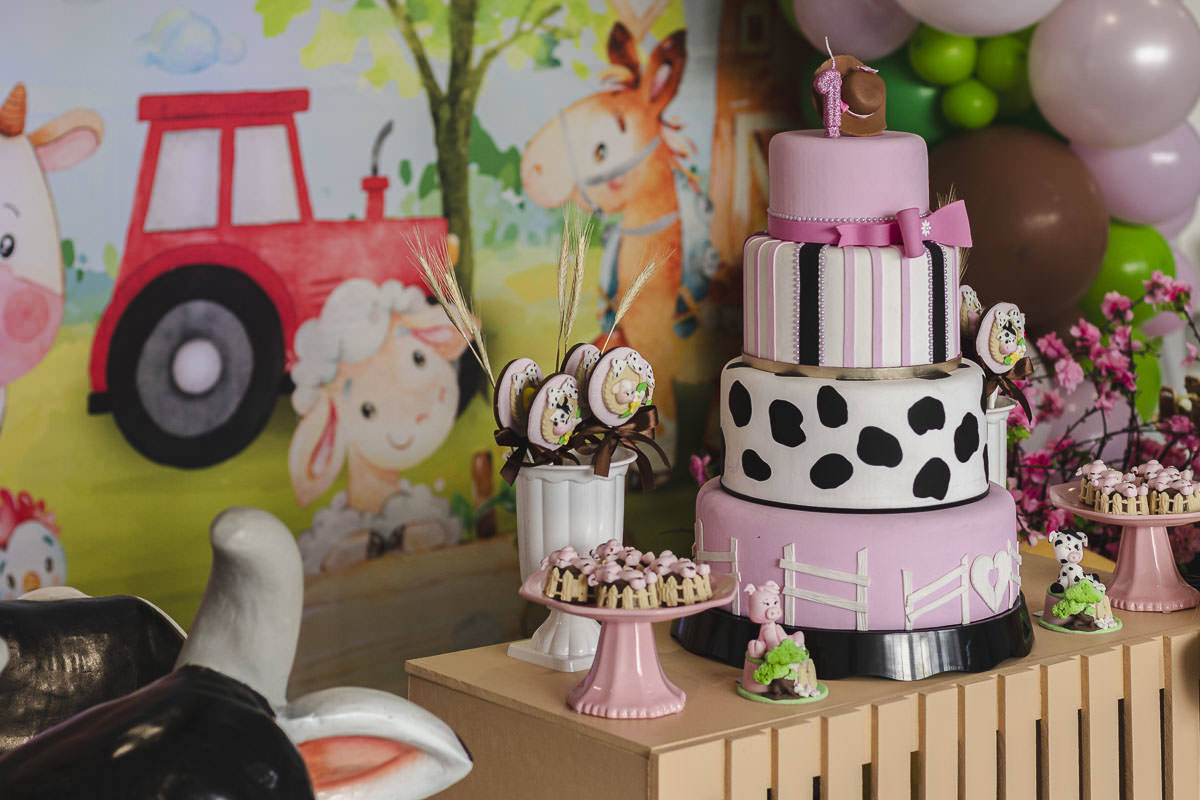decoração de festa infantil com tema de fazendinha