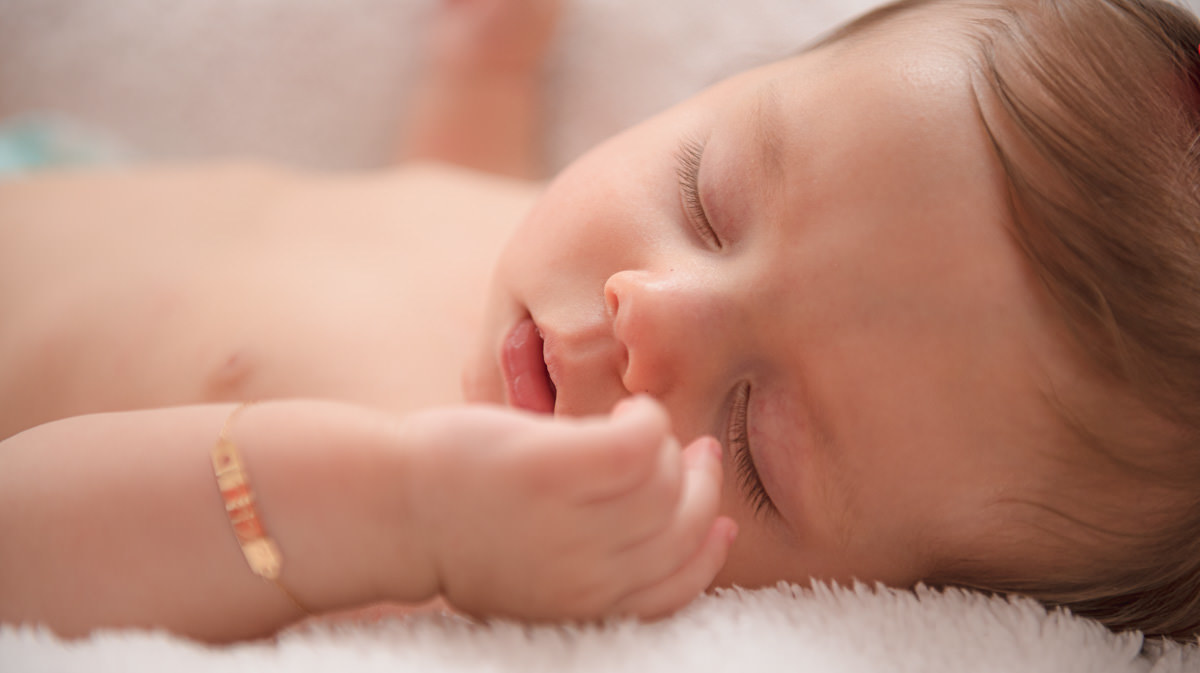 bebê dormindo ninho