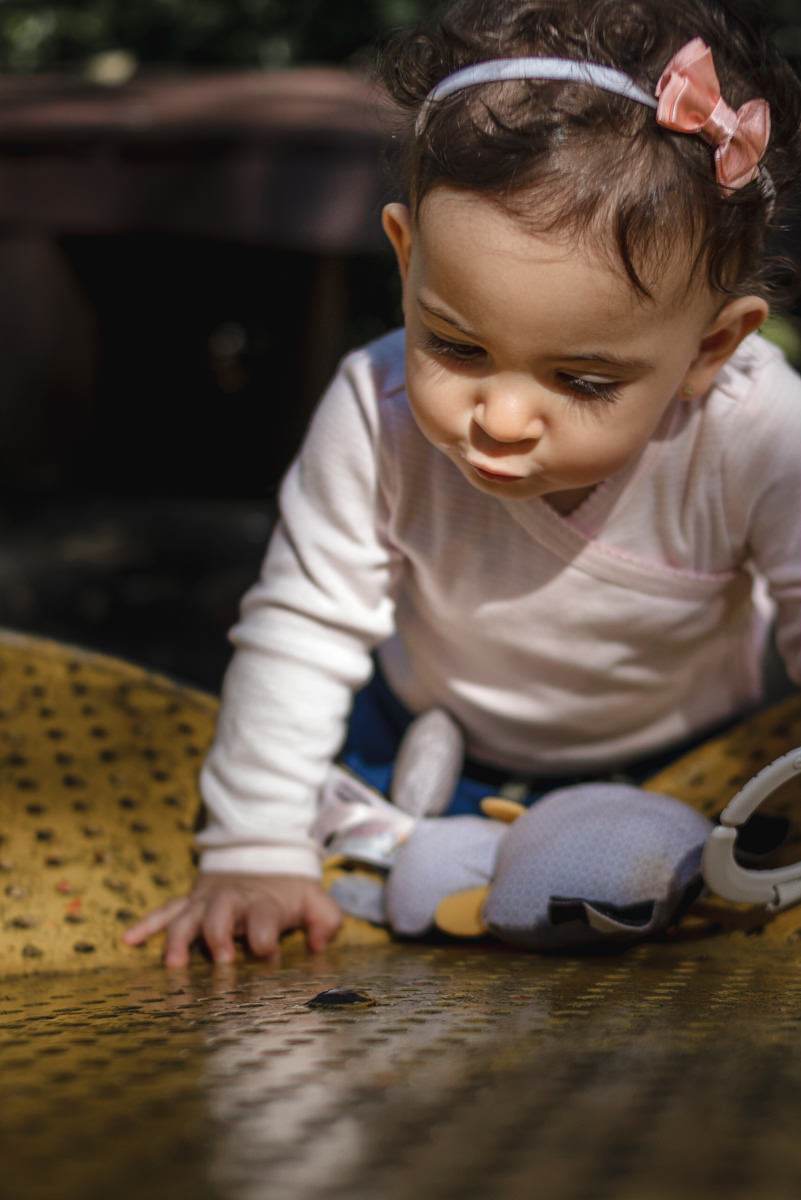 bebê brincando no Parque Gomm