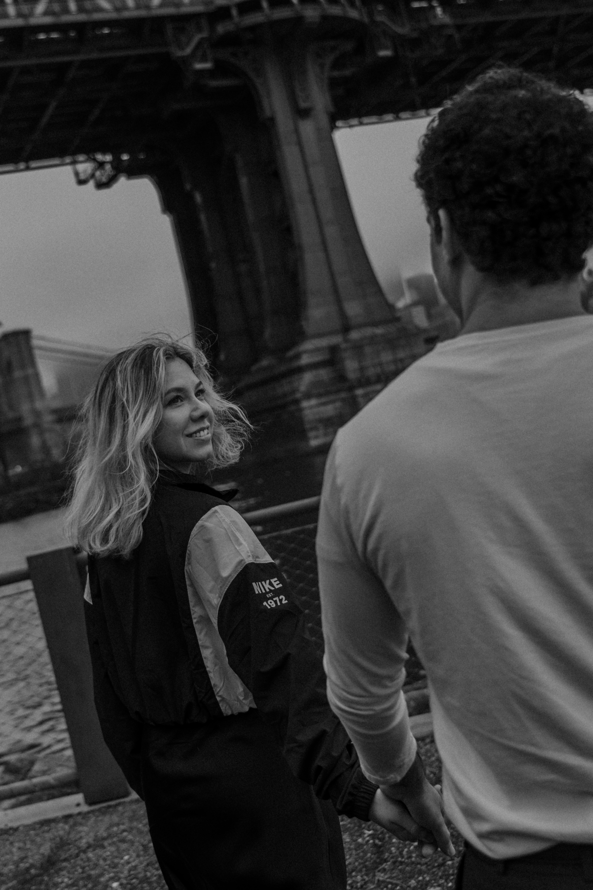  Retrato espontâneo de Maria Vitória durante pre-wedding em Nova York.