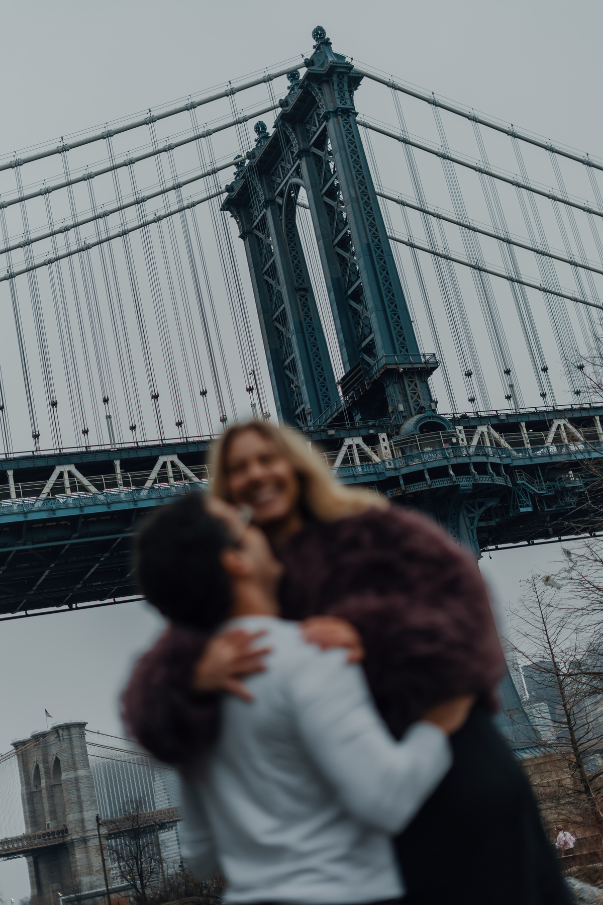 Maria Vitória e Davi em um momento descontraído durante o pre-wedding em Nova York.