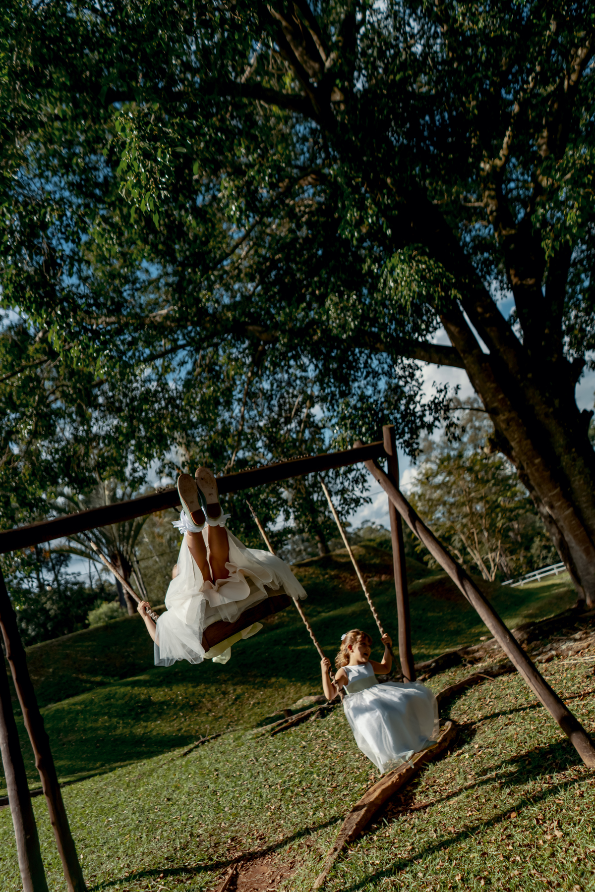 Paisagem da Fazenda Vila dos Eucaliptos durante o casamento de Fábio e Yasmin, destacando a natureza e o cenário escolhido para a celebração.
