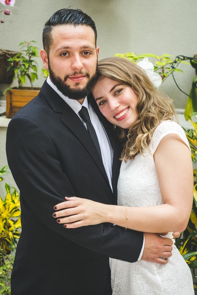 Retrato de casal de noivos em casamento no cartório