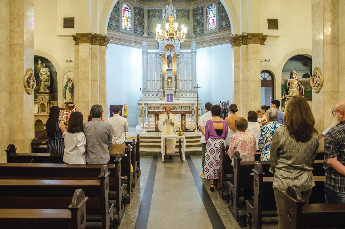 Família em batizado batismo na igreja