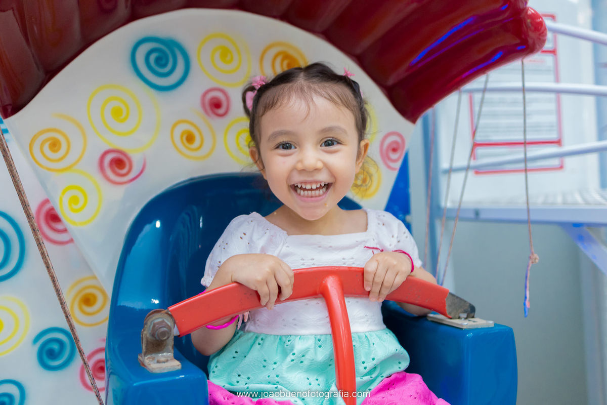 Decoração frozen, buffet pipoca 1, fotógrafo bauru, aniversário infantil, criança brincando