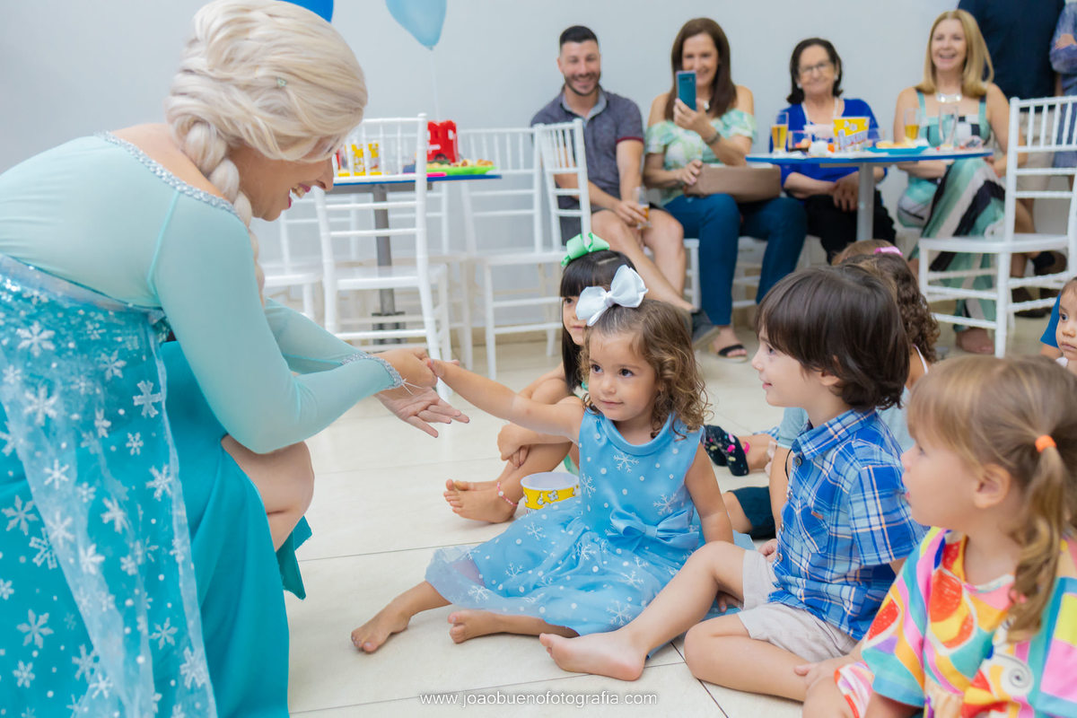 Decoração frozen, buffet pipoca 1, fotógrafo bauru, aniversário infantil, personagem frozen em festa infantil