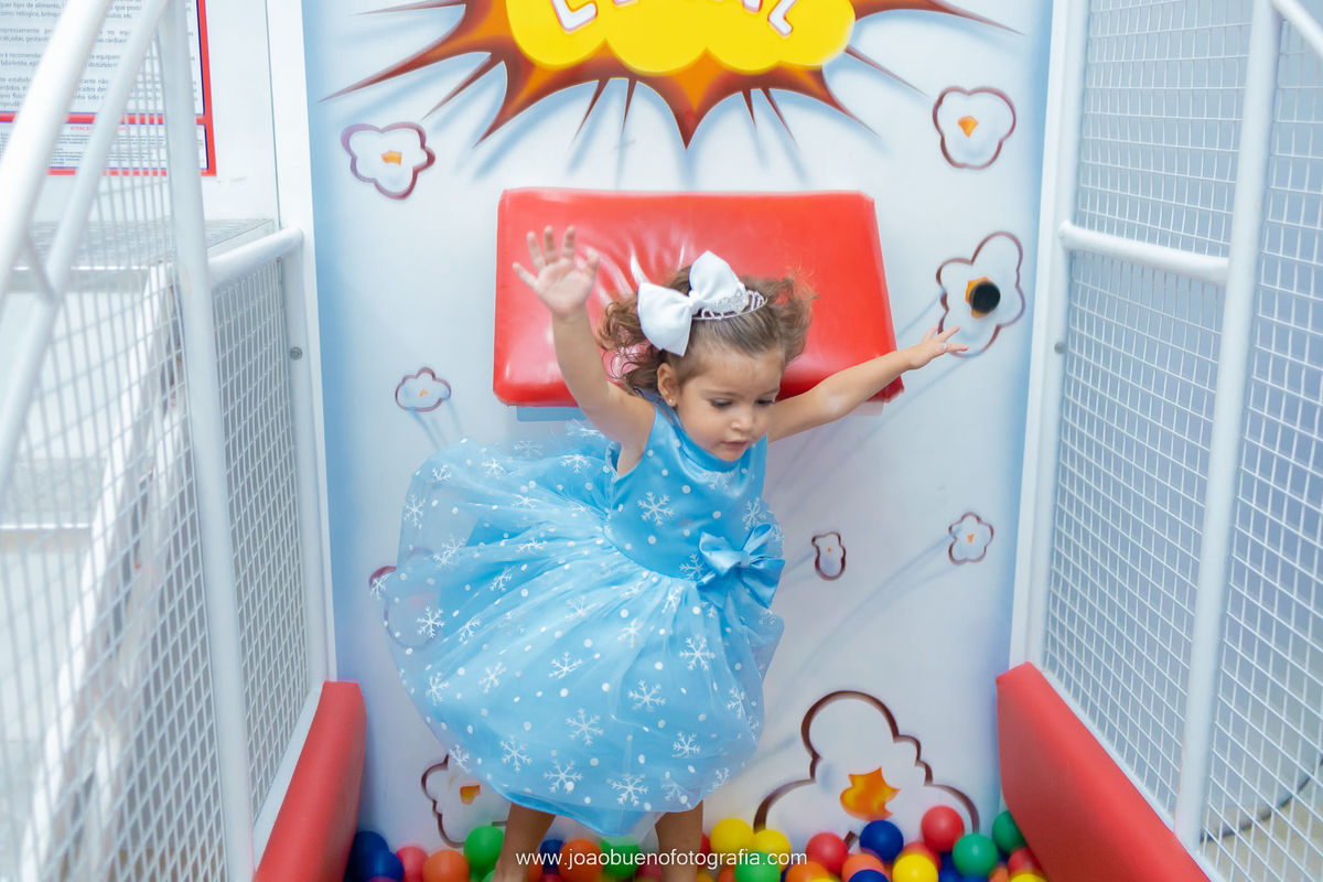 Decoração frozen, buffet pipoca 1, fotógrafo bauru, aniversário infantil, criança caindo do tombo legal