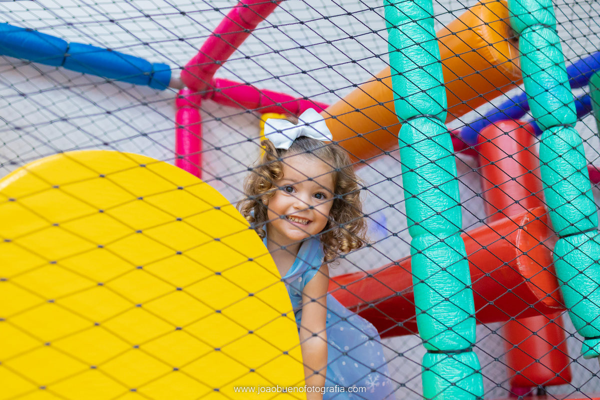 Decoração frozen, buffet pipoca 1, fotógrafo bauru, aniversário infantil, criança brincando