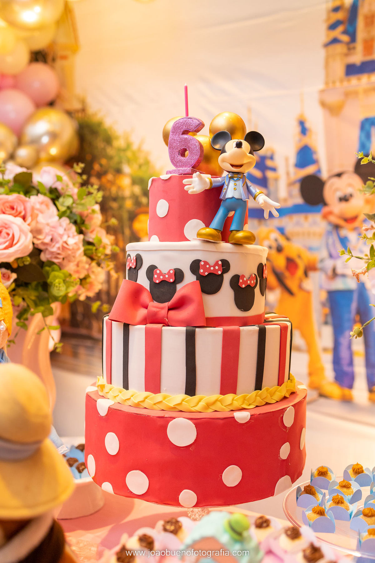 decoração mundo da Disney, decoração disney, buffet space bauru, bolo fake disney
