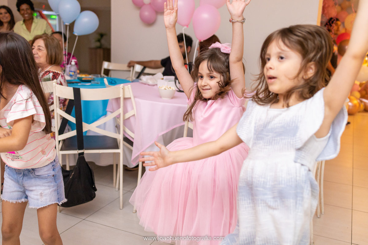 decoração mundo da Disney, decoração disney, buffet space bauru, fotografo infantil bauru, fotografia infantil bauru, crianças dançando, balada infantil