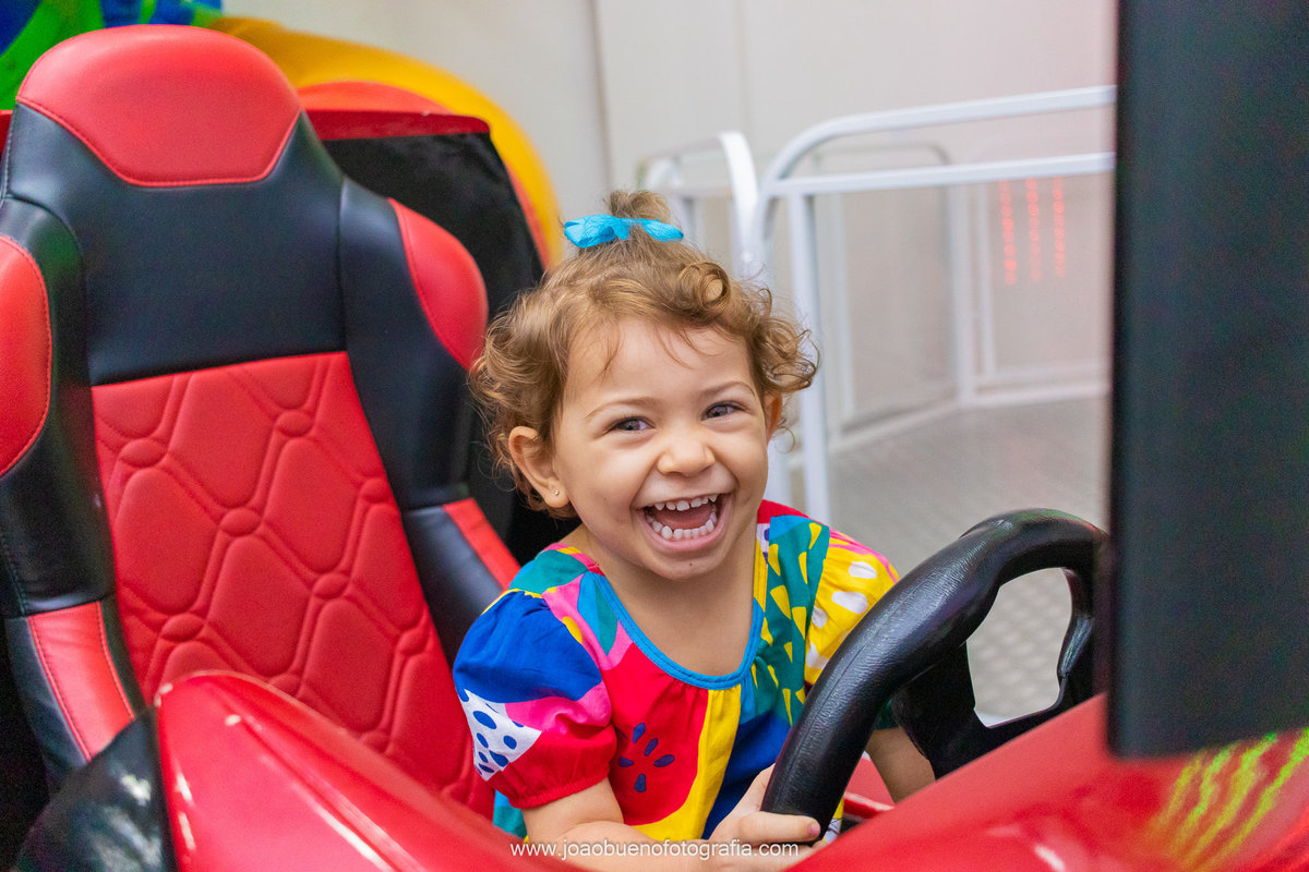 Buffet pipoca 2, fotografia infantil Bauru, fotografo infantil bauru, decoração turma da Monica, criança brincando de dirigir