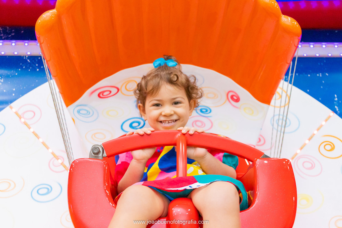 Buffet pipoca 2, fotografia infantil Bauru, fotografo infantil bauru, decoração turma da Monica, criança brincando na roda gigante