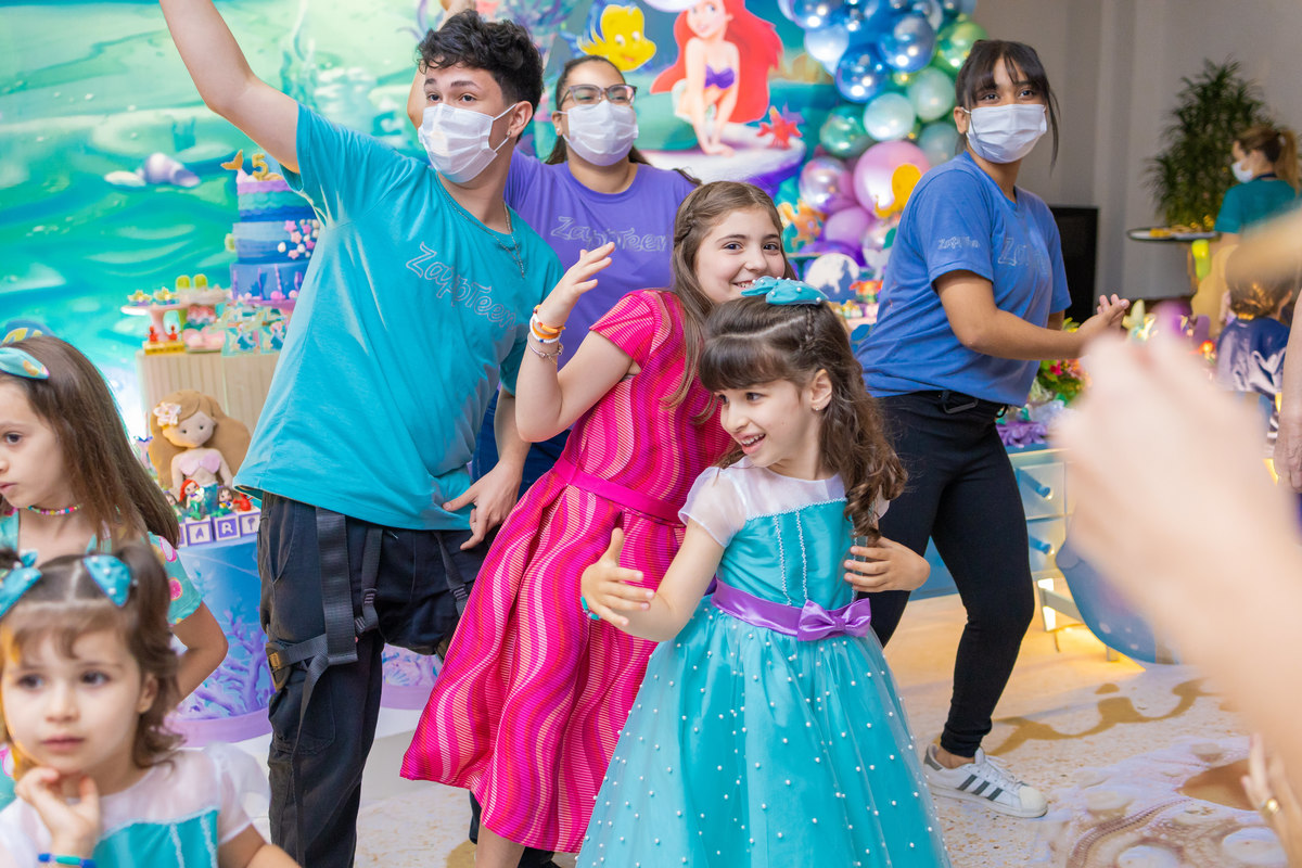 Buffet Zapteen Bauru, fotografia infantil bauru, fotógrafo infantil bauru, crianças dançando em festa, Buffet Zappteen Bauru