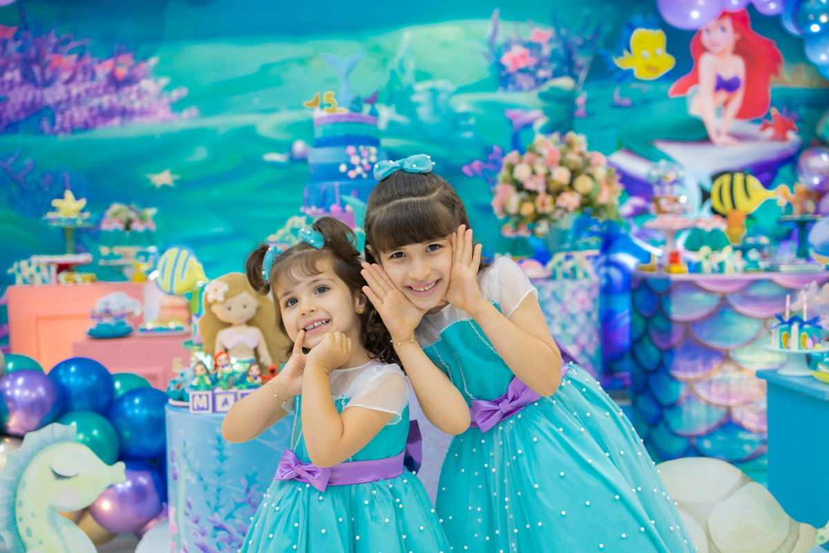 Buffet Zapteen Bauru, fotografia infantil bauru, fotógrafo infantil bauru, irmãs fazendo careta, Buffet Zappteen Bauru