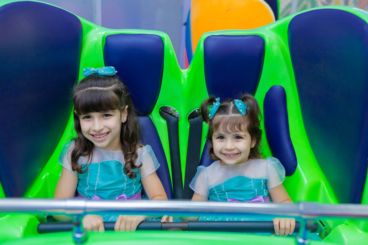 Buffet Zapteen Bauru, fotografia infantil bauru, fotógrafo infantil bauru, irmãs brincando, parque infantil, crazy dance, Buffet Zappteen Bauru