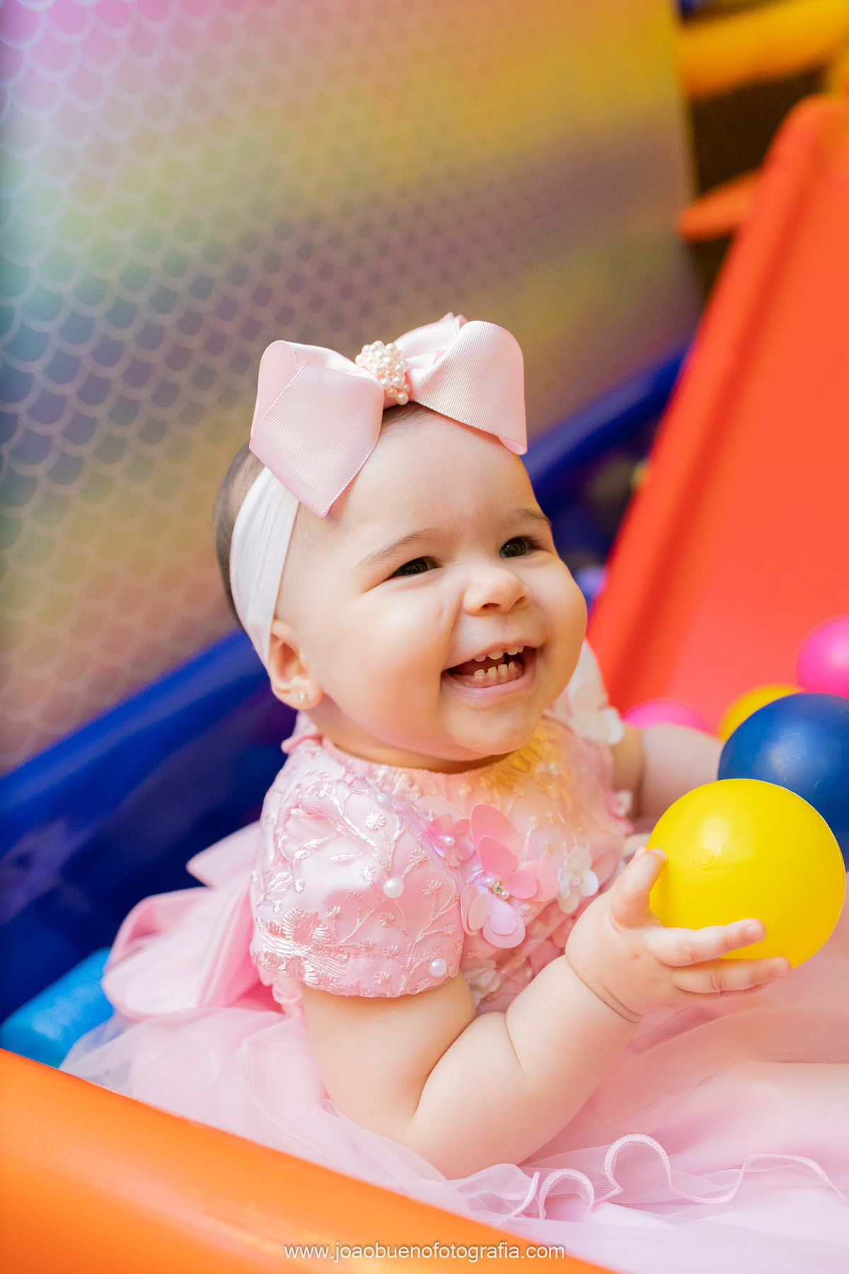 Buffet Kolore Bauru, fotografia infantil Bauru, fotógrafo infantil bauru, bebe brincando na piscina de bolinhas