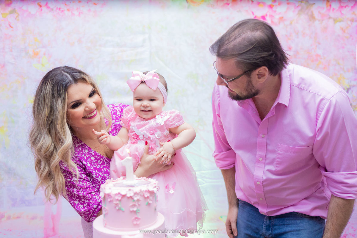 Buffet Kolore Bauru, fotografia infantil Bauru, fotógrafo infantil bauru, pais e filha assoprando as velinhas